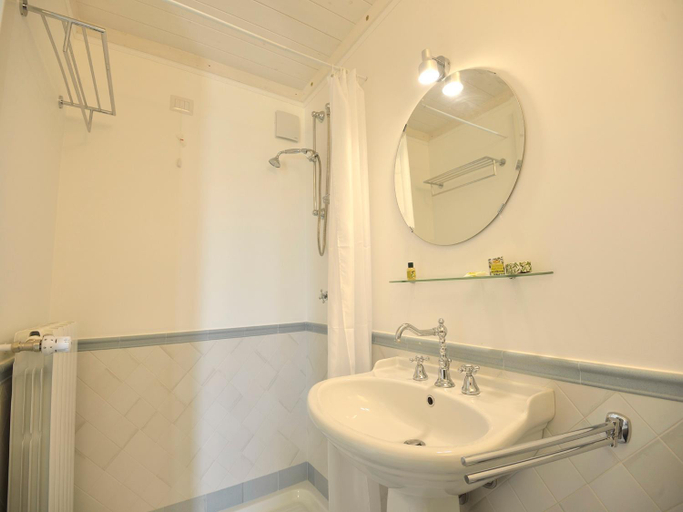 Bathroom 3, Tenuta Orsanese, Taranto