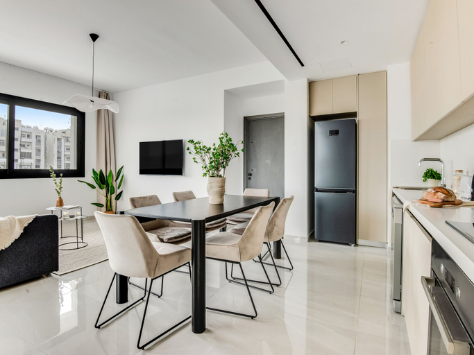 Dining room, Sanders Premier - Lovely 2 bdr apt With Balcony