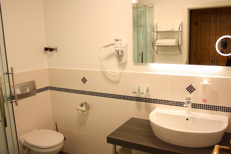 Bathroom 3, Hotel-Landgasthof Ploss, Wunsiedel im Fichtelgebirge