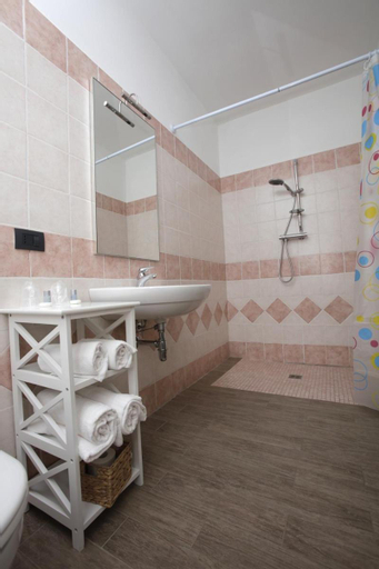 Bathroom 4