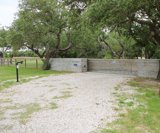 Property grounds 2, Simons Town 6031rpc 3 Bedroom Home by RedAwning, Aransas