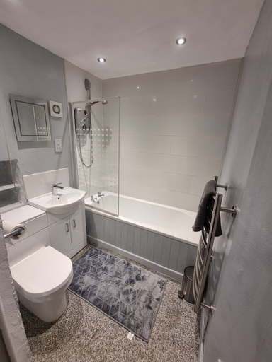 Bathroom 4, Stunning 2-bed House in Saint Columb, Cornwall