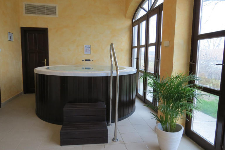 Bathroom 3, Sarlospuszta Club Hotel, Dabasi