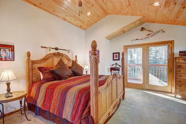 Room 5, Boulder Lodge At Peak 8 4 Bedroom Home by RedAwning, Summit