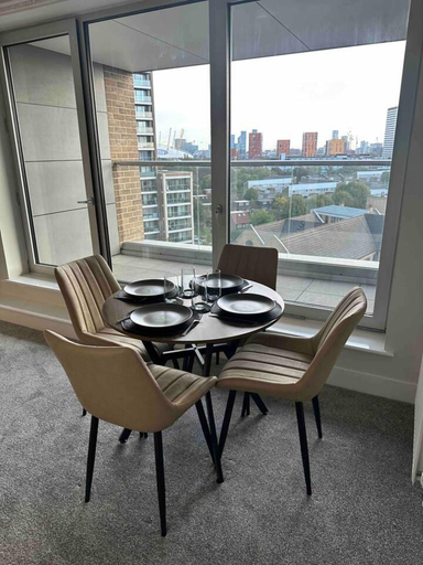 Others 5, 2 Bed Flat - Sleeps 4 - Balcony - Smoking, London