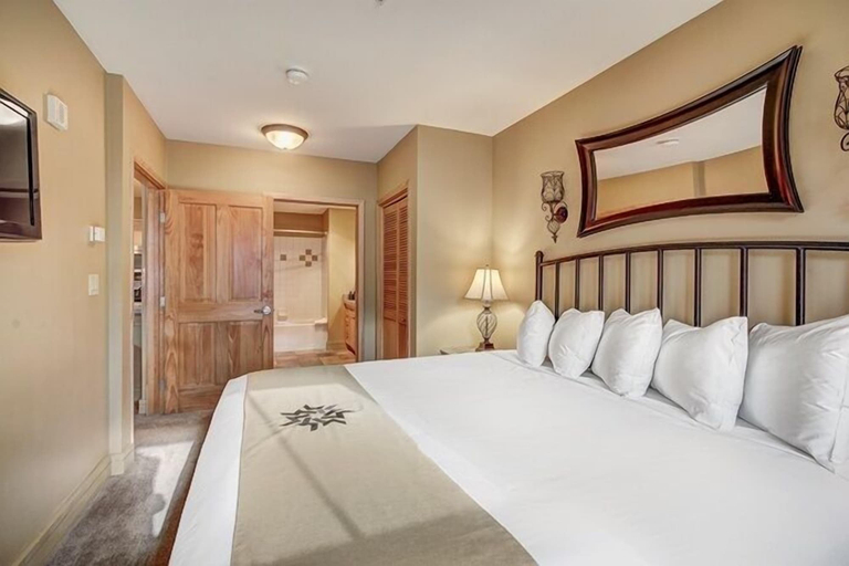 Room 3, 8179 Silver Mill 2 Bedroom Condo by RedAwning, Summit