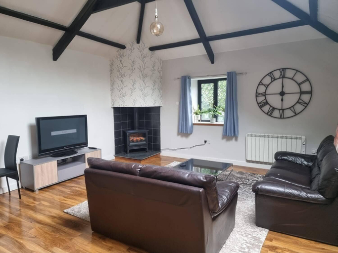 Others 5, Stunning 2-bed House in Saint Columb, Cornwall