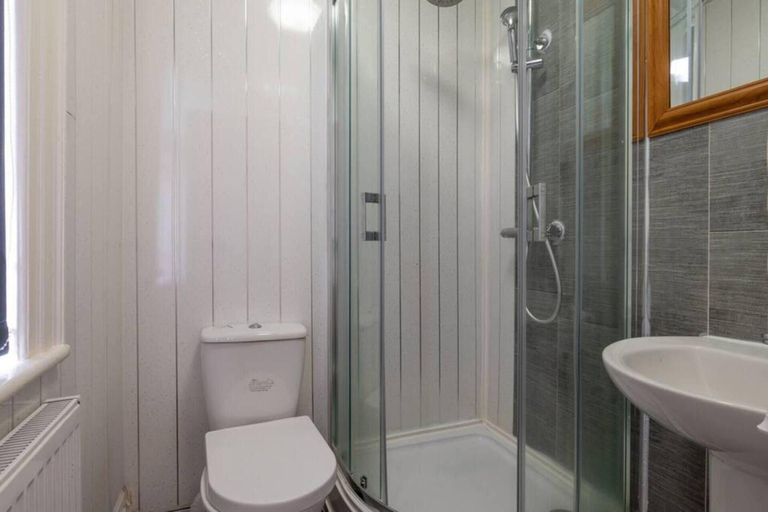 Bathroom 3, Inviting 1-bed Studio2 in Coventry, Coventry