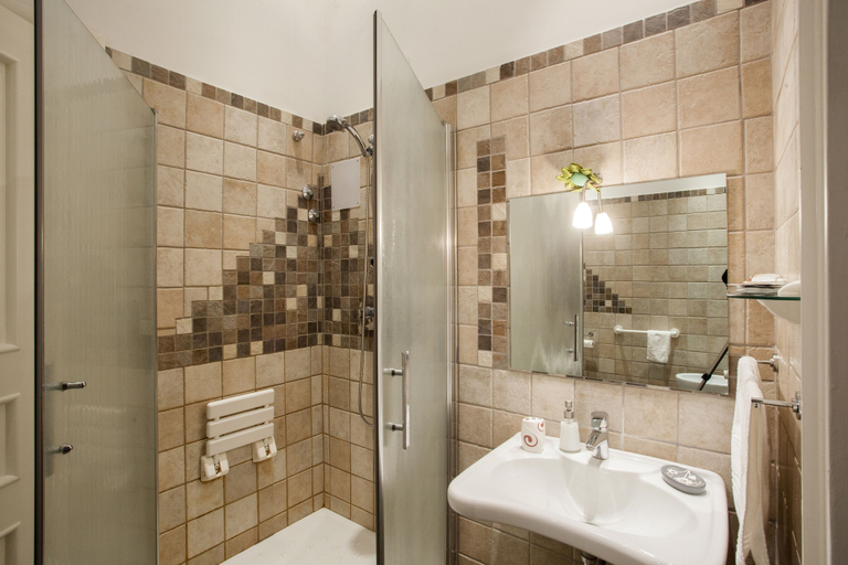 Bathroom 4, Antiche Volte, Catania