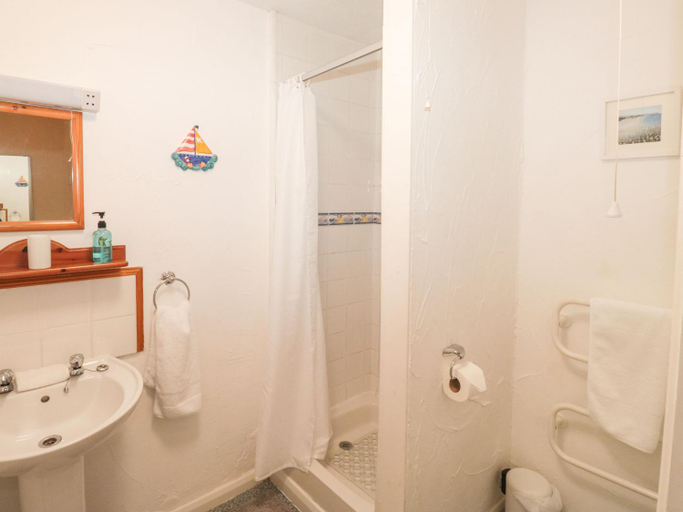 Bathroom 4, Bluebell Cottage, Devon
