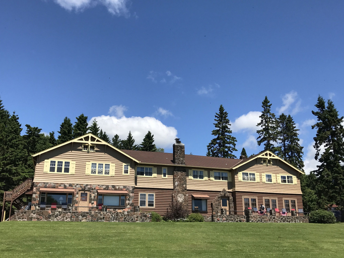 Exterior & Views