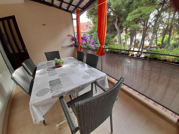 Others 4, HOUSE-APARTMENTS ELA -MIRCA- FAMILY HOLIDAY, Supetar