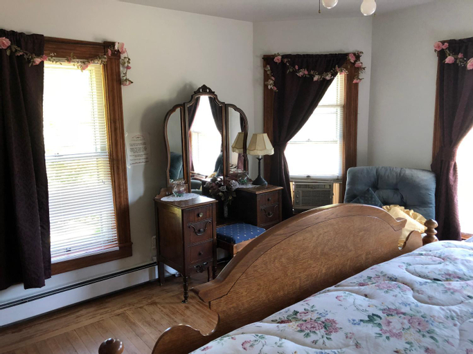 Bedroom 2, Antique Rose Inn Windham, Greene