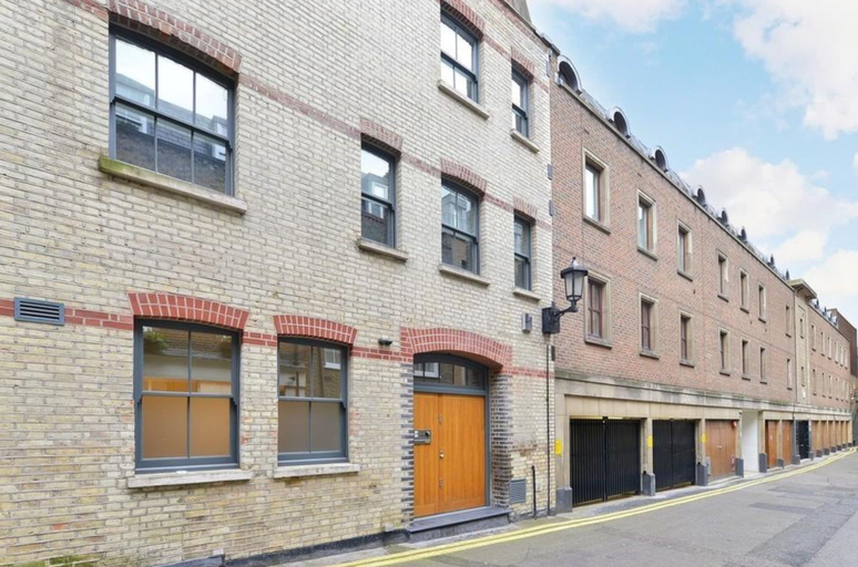 Exterior & Views 2, Charming 3-bed House in London, London