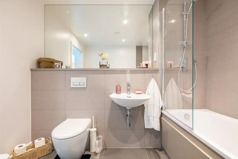 Bathroom 4, Impeccable 2-bed Apartment in Wembley, London