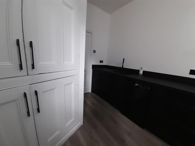 Interior 3, Spacious 5-bed House - Sleeps 10, Garden & Parking, Oldham