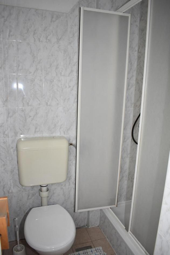 Bathroom 2, Holiday apartment in Drage with terrace, air conditioning, W-LAN 5013-5, Pakoštane