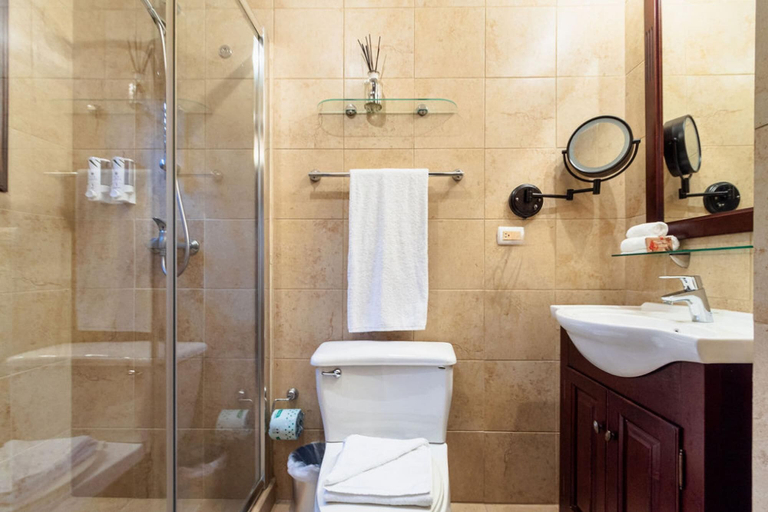 Bathroom 4, 2BR 3BA Town Home w GYM Tennis Courts Pools