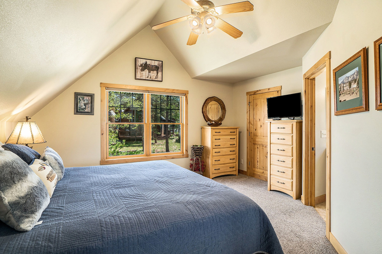 Room 3, Solitude Bobcat #6 - Estes Park 2 Bedroom Condo by RedAwning, Larimer