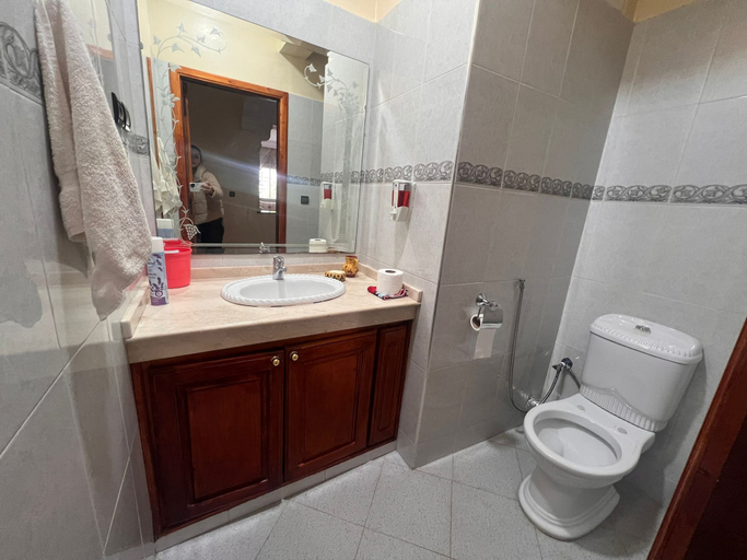Bathroom 3, Beautiful 2-bed Apartment in Rabat Hay Riad, Rabat