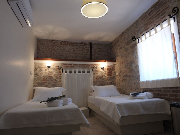 Bedroom 5, Kucukkoy Hotel, Ayvalık
