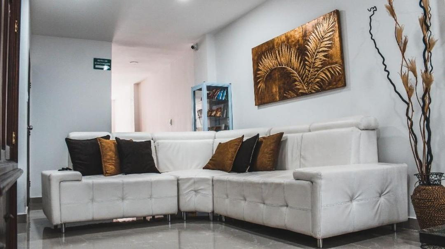 Others, Hotel Palms Central, Palmira