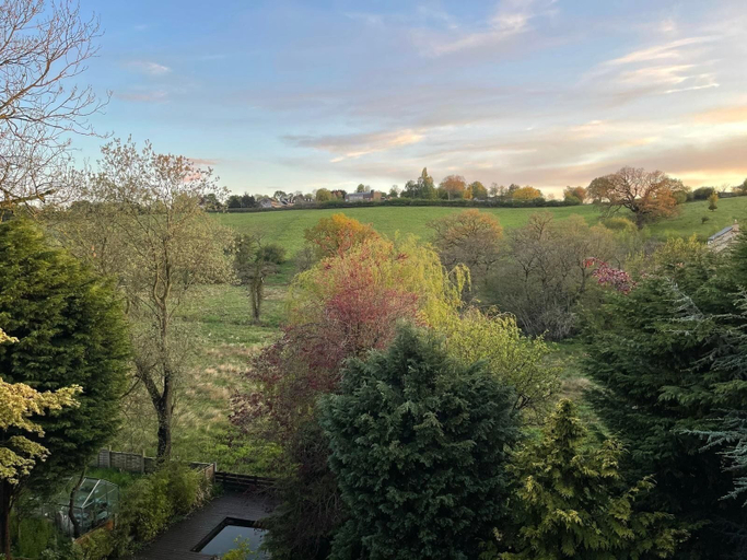 Property grounds 4, 4-bed House in Wetherby, Sleeps 8, Near York, Leeds