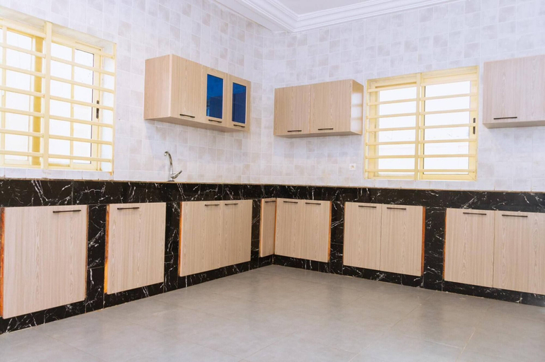 Others 5, House 5 Mins From the Beach, 15 Mins From the Airport, Cotonou