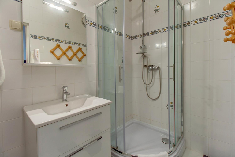 Bathroom 3, Hotel Sansegus, Susak