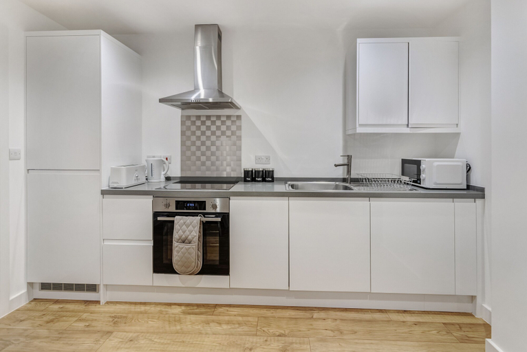 Others 5, 1 Bed, Sleeps 3, Free Parking, Wifi, Slough