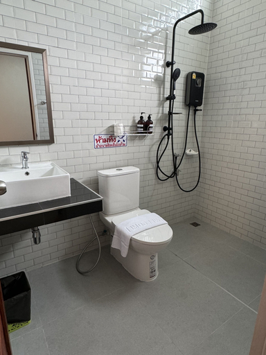 Bathroom 4, Ban Kanda, Seka