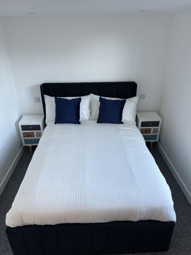 Bedroom 2, Stunning 1 Bedroom Apartment in Bicester Town, Oxfordshire