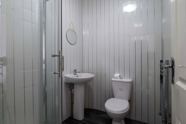 Bathroom 2, Impeccable Flat 1-bed Studio12 in Coventry, Coventry
