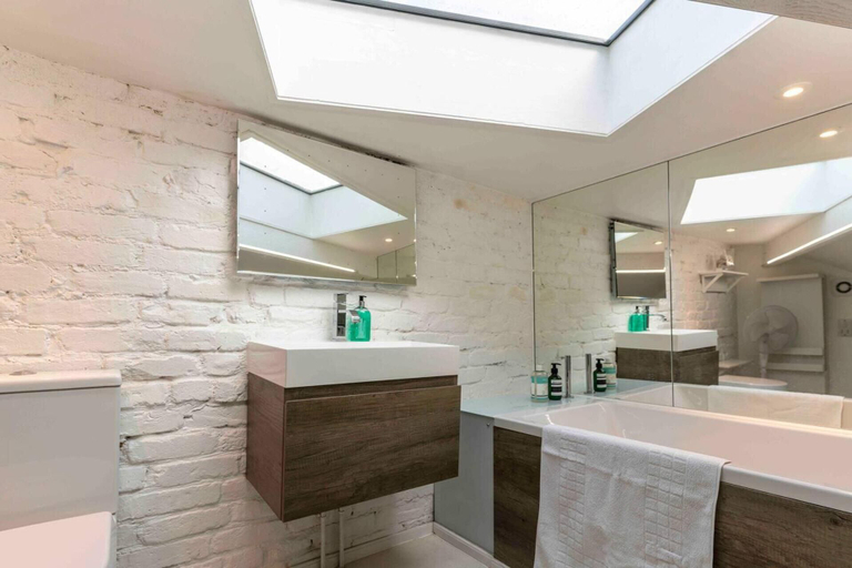 Bathroom 3, Modern Central 3-brs House With 3 Bths 2 Hottube, London