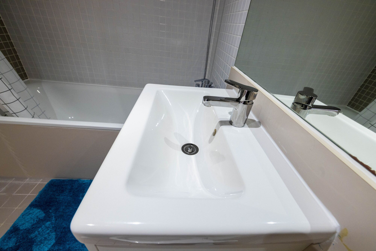 Bathroom 3, Beautiful and Spacious 2-bed Apartment in London, London