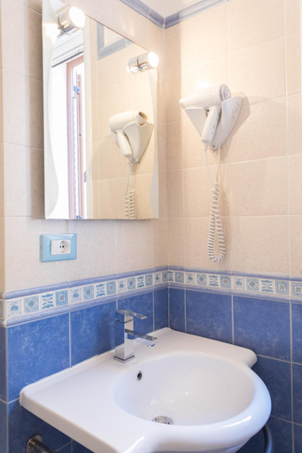 Bathroom 3, Casa da Silvia, Palermo