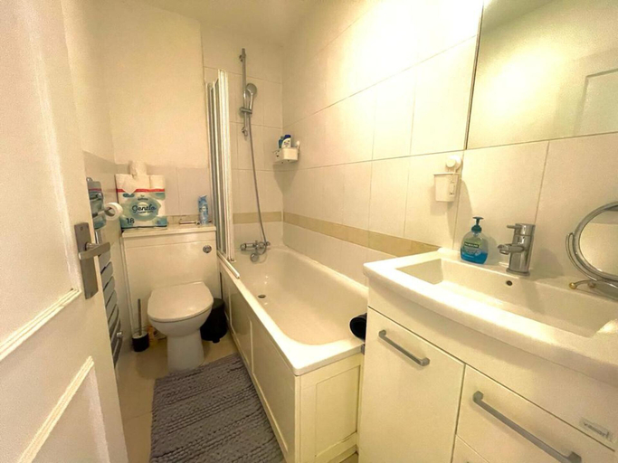 Bathroom, Charming 1-bed Apartment in London, London