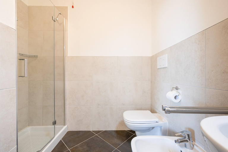 Bathroom 4, Corte Fasanella 25 in Toscolano Maderno, Brescia