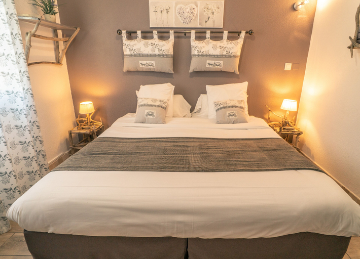 Bedroom 3, Hotel le president GARE TGV NIMES PONT DU GARD, Gard