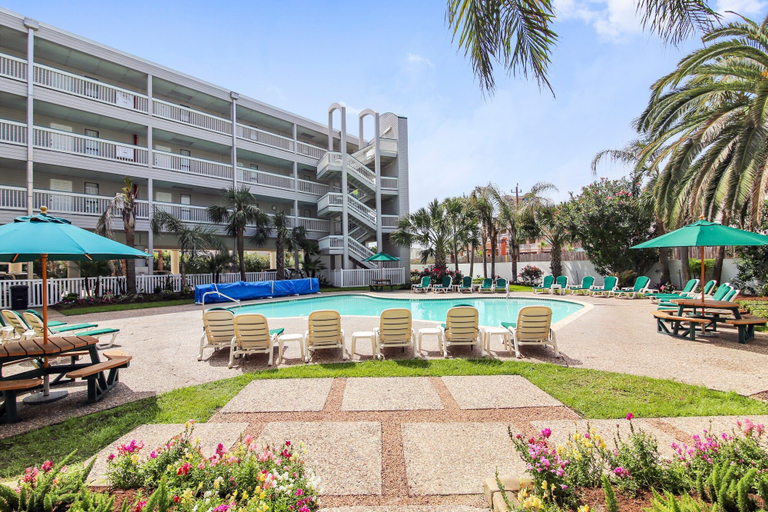 Pool 4, Casa Del Mar C279 1 Bedroom Condo by RedAwning, Galveston