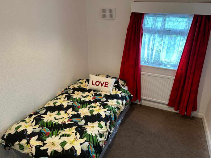 Others 4, Stunning 3-bed House in Burnley, Lancashire
