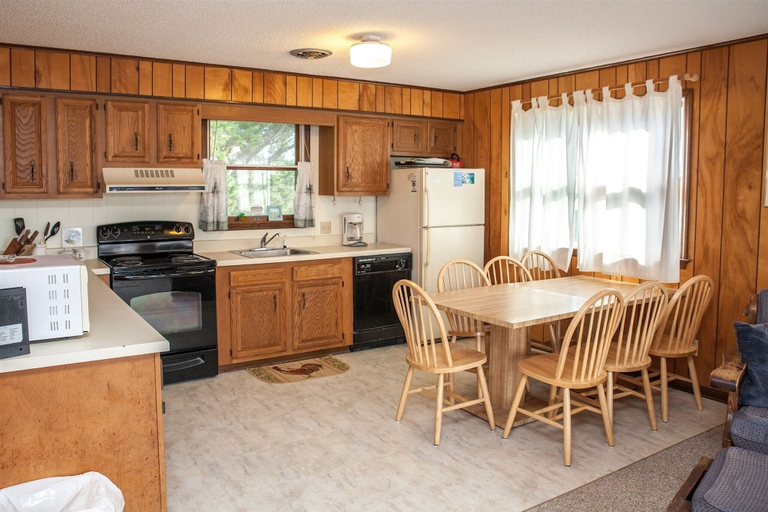 Private kitchen 4, Beachbux 3 Bedroom Cottage by RedAwning, Dare