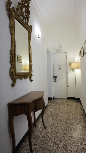 Others 4, Le coccole, Genova