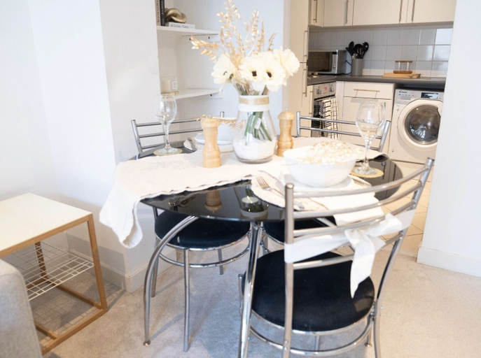 Others 5, The Grand Serenity Suite, London