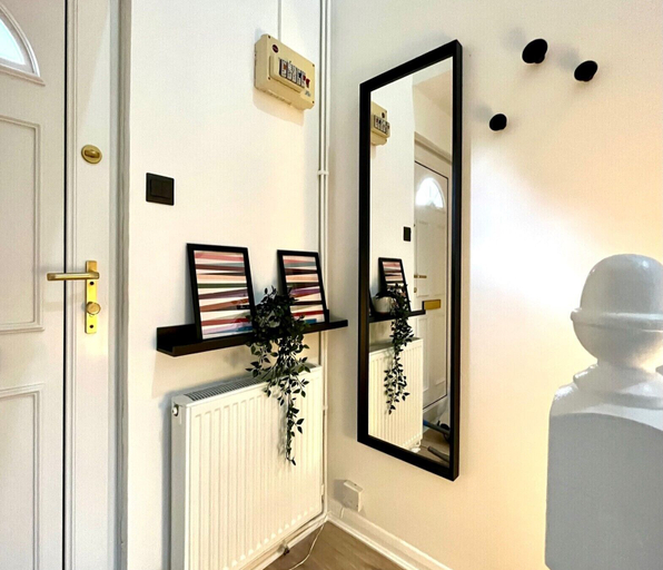 Others 5, Charming Home Near Gatwick Airport, West Sussex