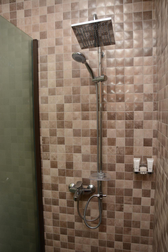 Bathroom 3, Villa Dahl Beach Resort, Temeke