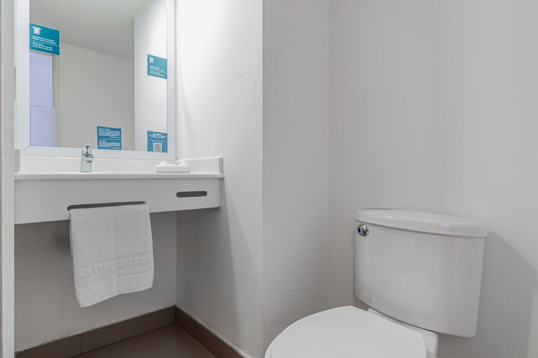 Bathroom 4, City Express Junior by Marriott Tuxtla Gutiérrez Poliforum, Tuxtla Gutiérrez