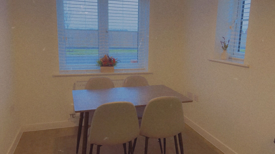 Others 5, Impeccable 3-bed House in Northampton, Northamptonshire