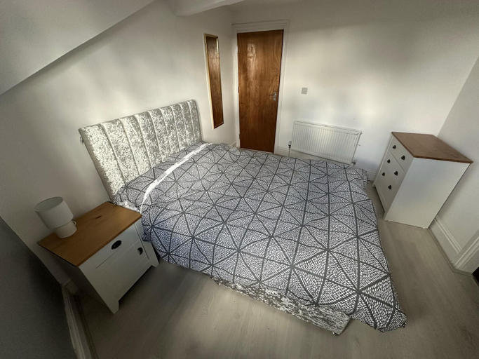 Bedroom 3, Captivating 1-bed Apartment in Birmingham, Sandwell