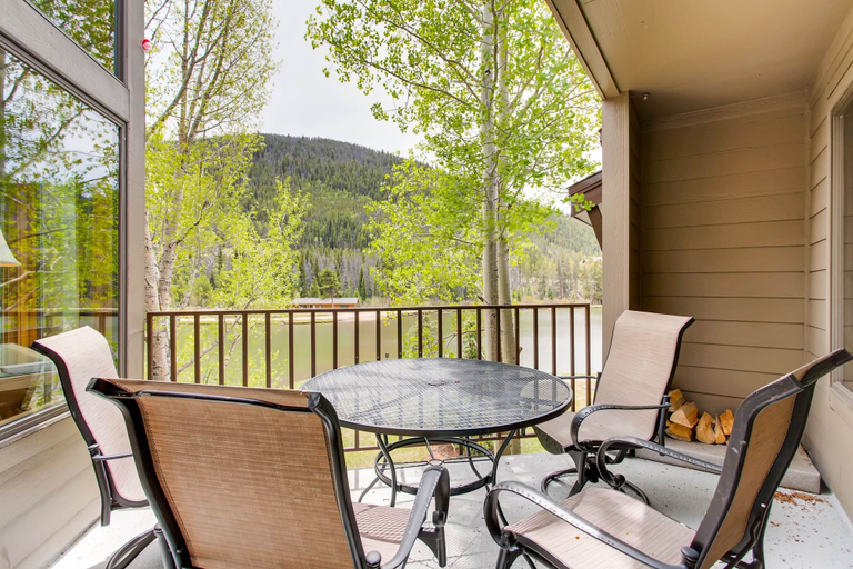 Balcony 5, Willows 1716, Summit